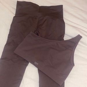 SOLD SET ACTIVE X REVOLVE SET